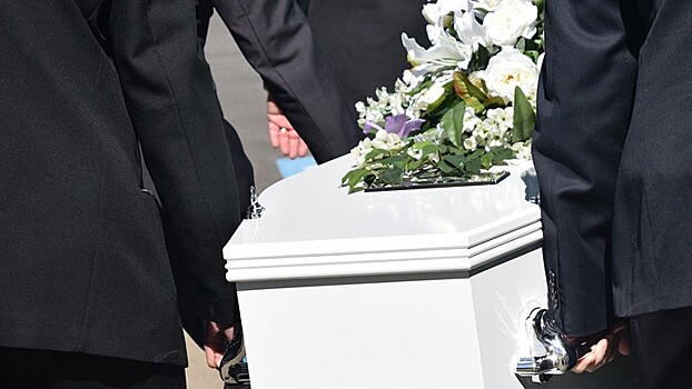 Cемья из Подмосковья похоронила чужого дедушку из-за ошибки врачей