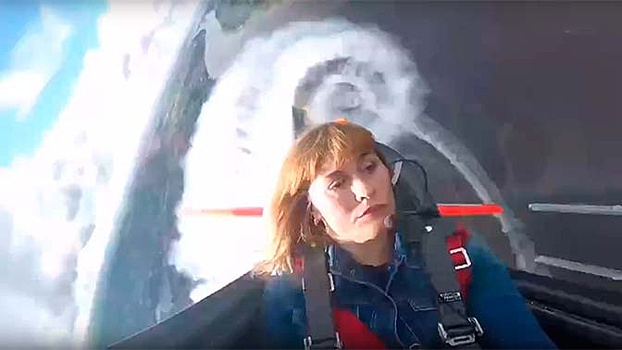 «Богиня неба»: заслуженный мастер спорта показала фигуры высшего пилотажа из кабины самолета
