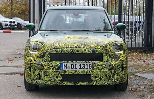 Кроссовер Mini Countryman 2021 испытывают в Мюнхене