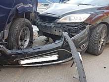 В Надыме водителю стало плохо, и он наехал на легковушку с ребенком внутри