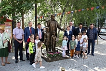 В Тюмени установлен памятник великому русскому сказочнику