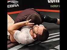 Нурмагомедов поборолся с бывшим чемпионом UFC