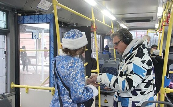 Водитель троллейбуса вернул жителей Саратова в детство