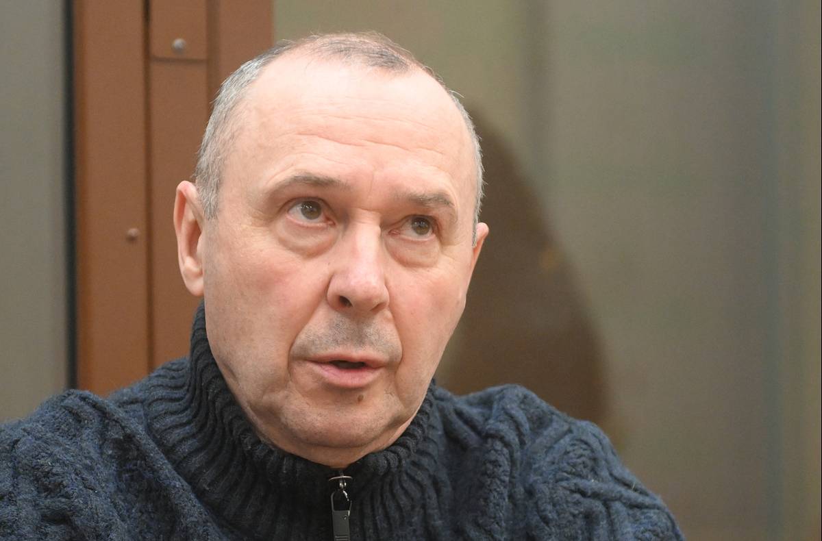 В кабинете генерала Минобороны России нашли 10 миллионов рублей