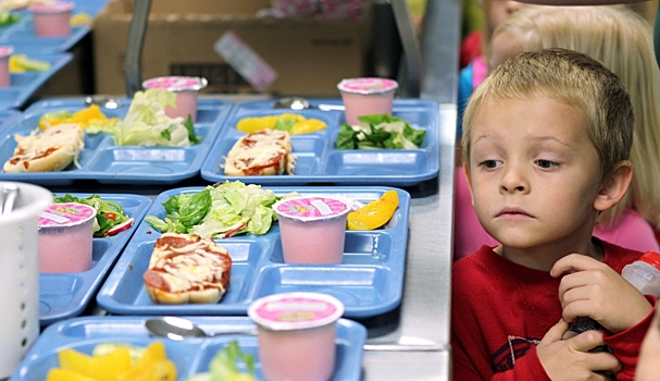 Правда о фальсификате: Чем кормят наших детей в школах?