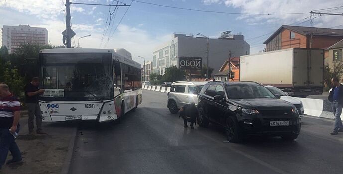 Водитель автобуса спровоцировал массовое ДТП в Ростове