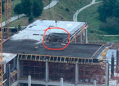 Провалившаяся крыша спорткомплекса возмутила москвичей