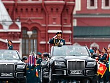 Два парадных кабриолета Aurus проехали по брусчатке Красной площади