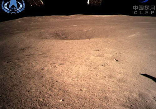 Китайцы показали первые снимки с обратной стороны Луны