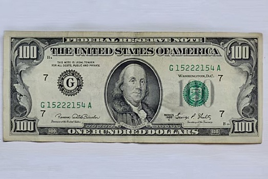 В Ассоциации банков России объяснили, что делать со старыми долларами