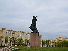 В Санкт-Петербурге задержали молодых коммунистов с цветами