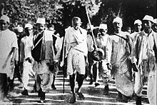 «Индия последовала за ним» 75 лет назад убили Махатму Ганди. Как его идеи изменили мир?