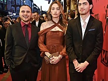 Дети Майкла Джексона посетили премьеру мюзикла в память об отце