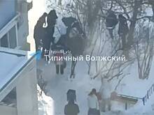 Пытавшуюся сбежать к молодому человеку 19-летнюю россиянку нашли под окнами дома