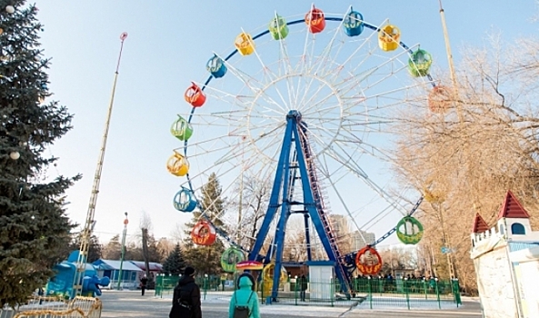 В Волгограде демонтировано старое колесо обозрения 