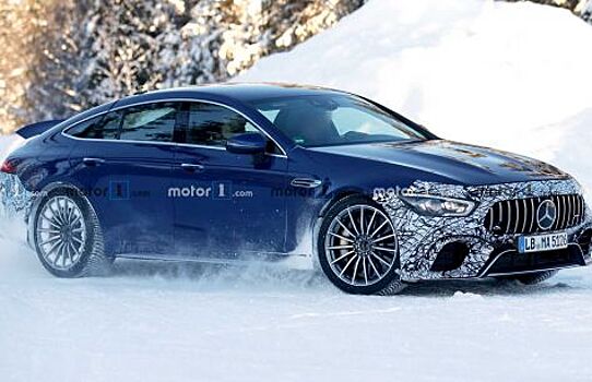 Гибридный Mercedes-AMG GT 73 штурмует зиму