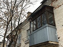 В Павловском Посаде шифер с крыши дома сошел вместе со снегом и льдом