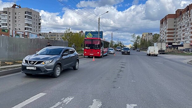 Пьяный автомобилист въехал в рейсовый автобус в Вологде: есть пострадавшие