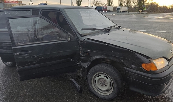 Под Волгоградом в ДТП пострадали четыре человека