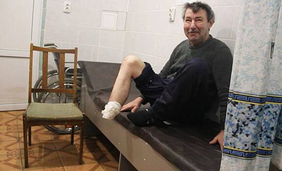 Мужчину, самостоятельно отрезавшего себе ногу, госпитализировали бесплатно