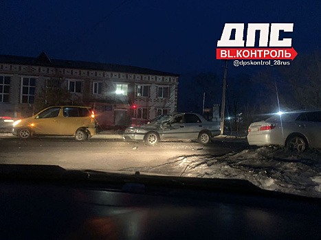 В Райчихинске при столкновении трёх иномарок пострадал пьяный водитель