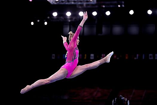 Гимнастка Мельникова стала трехкратной чемпионкой России