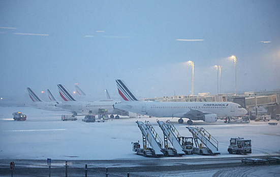 NYT: снегопады привели к транспортному коллапсу в Европе