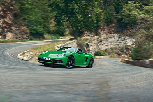 Названы рублевые цены на Porsche 718 Cayman и 718 Boxter с 400-сильным мотором
