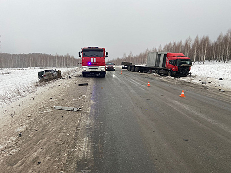 В Челябинской области пассажирка иномарки погибла в ДТП с фурой