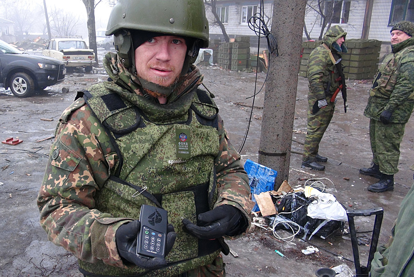 16 октября в Донецке был убит один из командиров ополчения ДНР Арсен Павлов (Моторола). Смерть Моторолы подтвердили в министерстве обороны ДНР. «По предварительным данным, Моторола погиб в результате террористической работы украинской диверсионно-разведывательной группы. При возвращении домой, в лифте сработало дистанционное взрывное устройство», — сказали в ведомстве