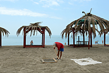 Власти Абхазии призвали на время закрыть все пляжи
