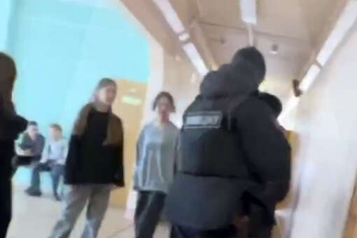 Московский шестиклассник принес в школу пистолет и целился в учеников во время урока