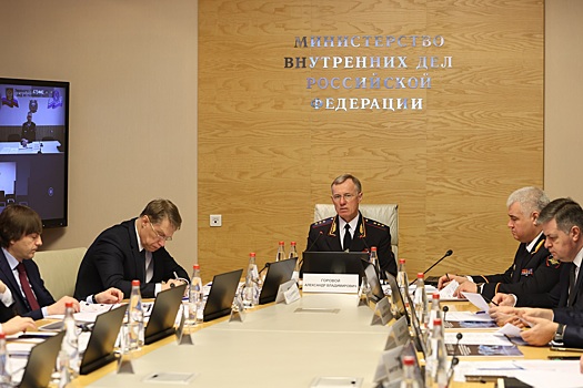 В Тюменской области сотрудники Госавтоинспекции провели урок дорожной безопасности для учащихся начальных классов