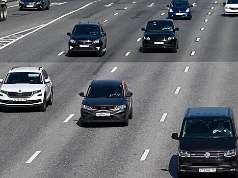 ЦОДД рекомендовал москвичам выезжать на личных авто после 19:00