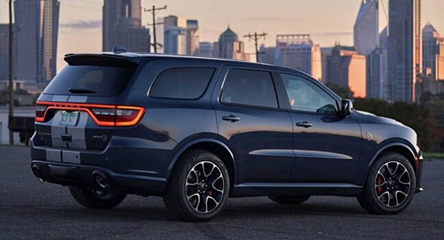 В YouTube показан драг-рейсинг между Dodge Durando SRT Hellcat и Chevrolet Corvette C8