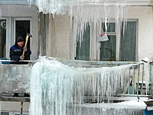 Юрист Тарасов описал действия при повреждении имущества в ходе уборки снега