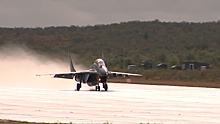 Полет сквозь шторм: летчики-палубники подняли в небо МиГ-29К для отработки навыков