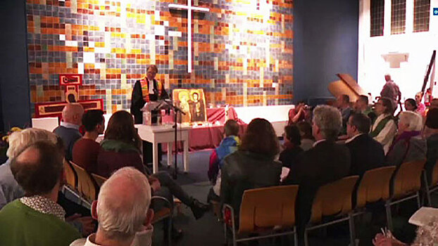 В голландской церкви месса длится уже больше 900 часов ради защиты семьи от депортации