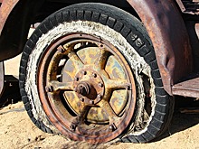 Из двора на Стартовой вывезли брошенное авто