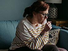 Россиянам назвали два опасных последствия самостоятельного лечения кашля