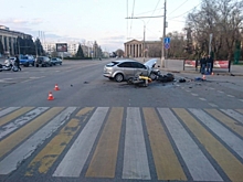 В центре Волгограда иномарка сбила двоих мотоциклистов
