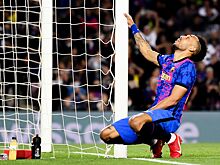 «Барселона» урезает зарплату игрокам и вчистую проваливает трансферную кампанию, рискует упустить Роберта Левандовского