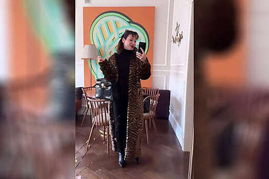 Блогер Ида Галич снялась в тигриной шубе и на каблуках