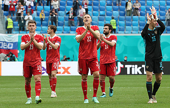 Преодолевая страх. Российские футболисты одержали важную победу на Евро