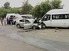 Восемь человек пострадали в аварии с маршрутным такси в Иркутске