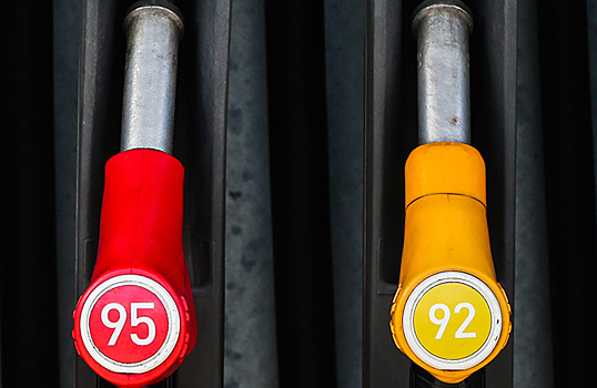 Биржевые цены на бензин взлетели до двухлетнего максимума