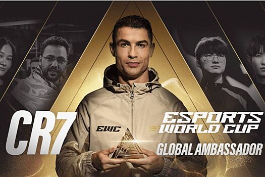 Криштиану Роналду вместе с NiKo поднял кубок Esports World Cup 2025