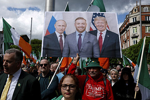 Ирландцы устроили шествие с фото Путина и Трампа