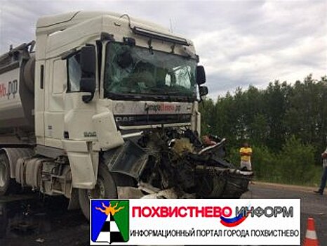 В Самаре грузовик повредил четыре легковых автомобиля на светофоре