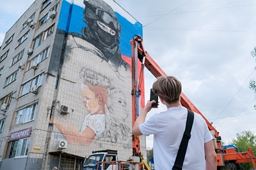 Волгоградские художники нарисуют российского солдата на фасаде дома